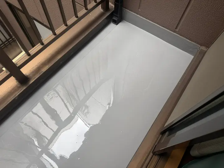 排水口まわりまで仕上げた床面