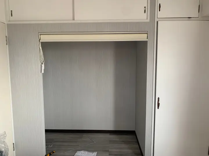 クロスと床材で仕上げた押入れ内部